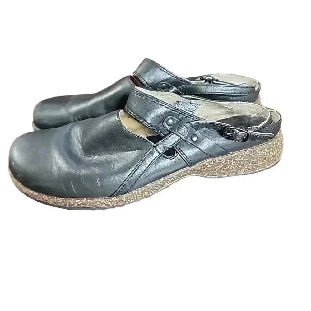 Teva Women's Leather Clogs.  Size 8 - Picture 3 of 9